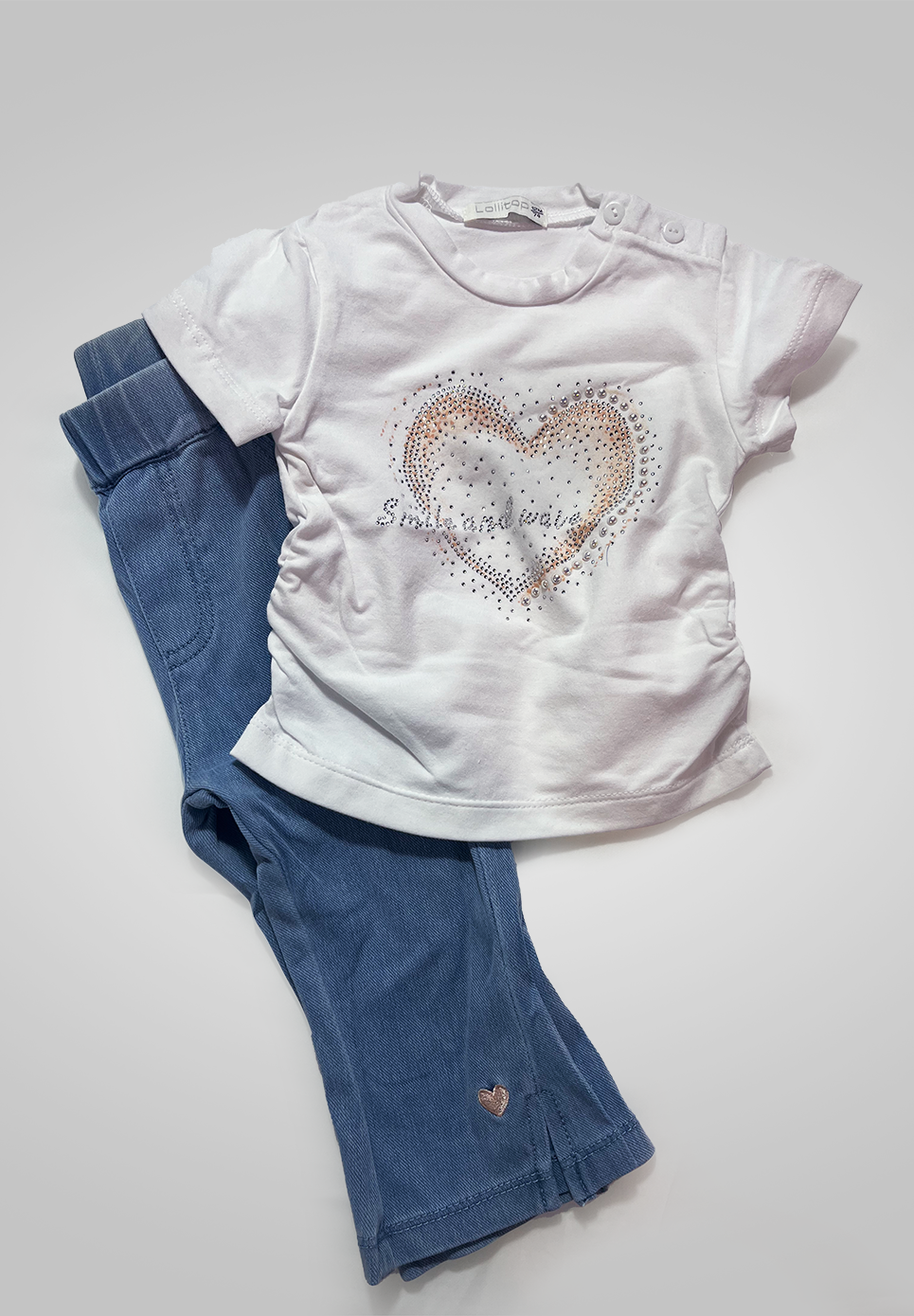 Set 3 pezzi: giacca rosa perlata, t-shirt cuore e leggings denim